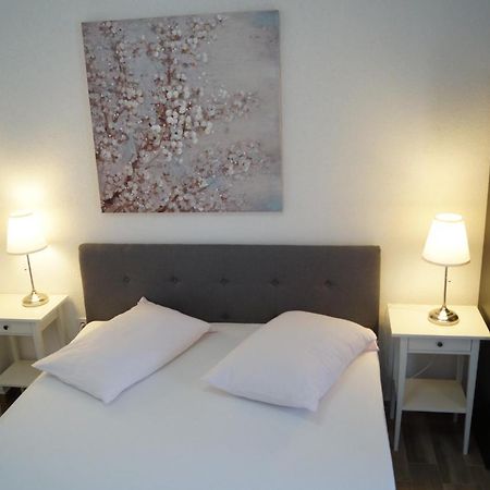Apartments Mario With Private Parking Makarska Exterior foto