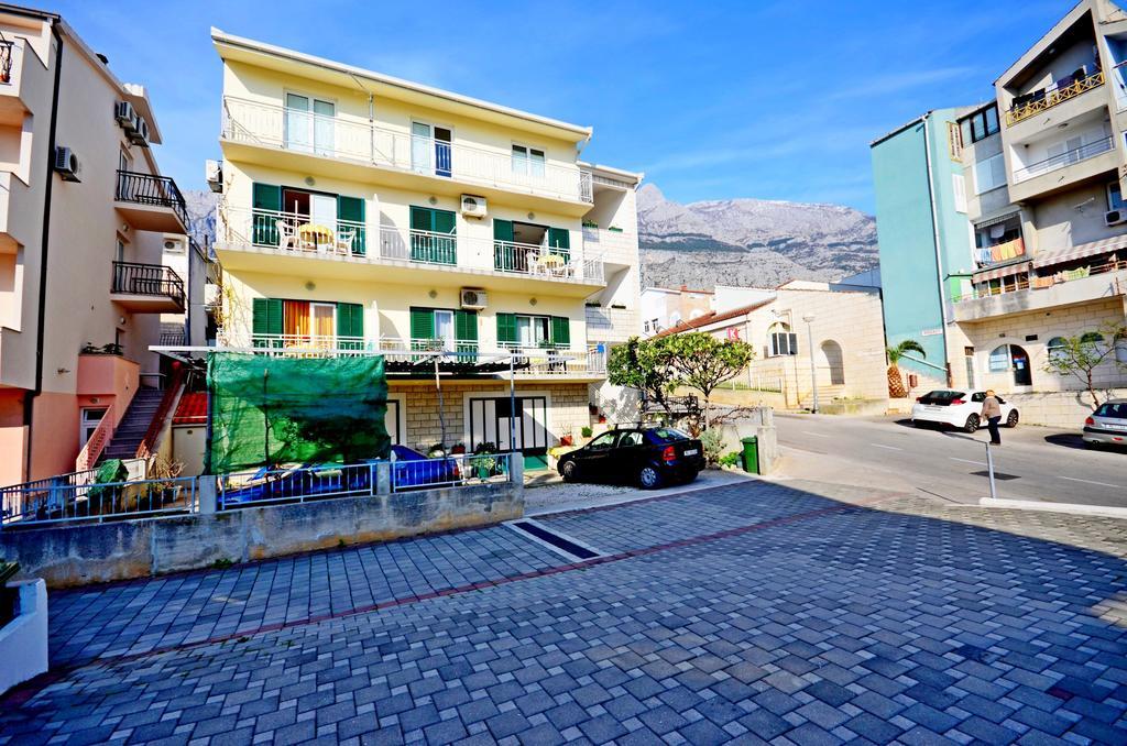 Apartments Mario With Private Parking Makarska Exterior foto
