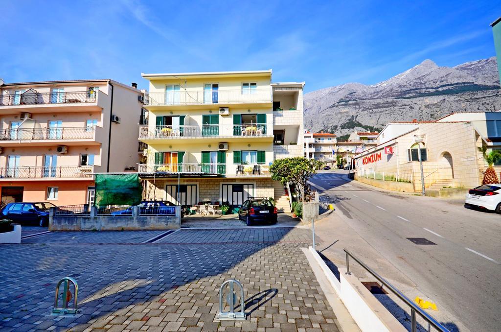 Apartments Mario With Private Parking Makarska Exterior foto