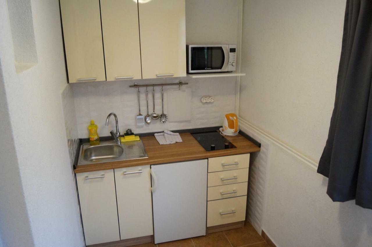 Apartments Mario With Private Parking Makarska Exterior foto