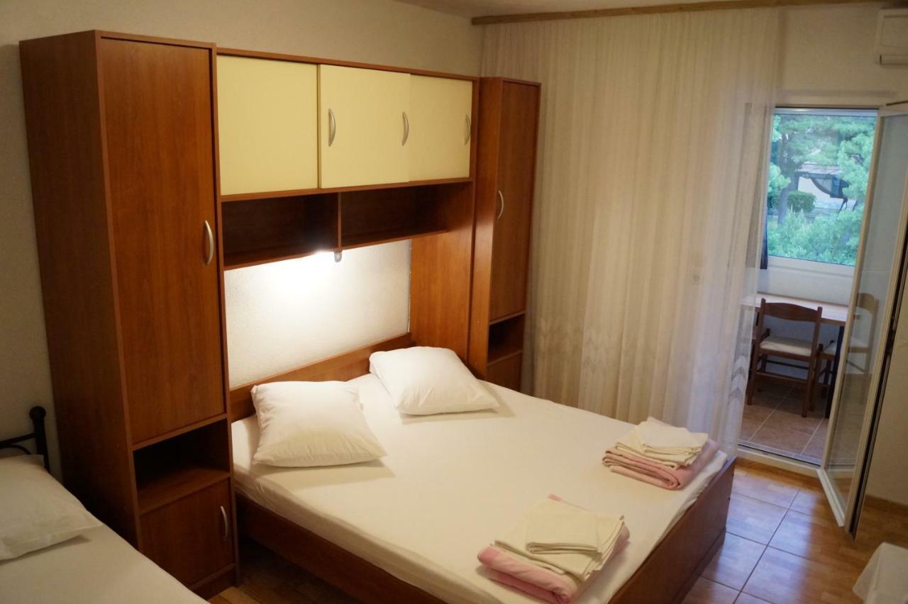 Apartments Mario With Private Parking Makarska Exterior foto