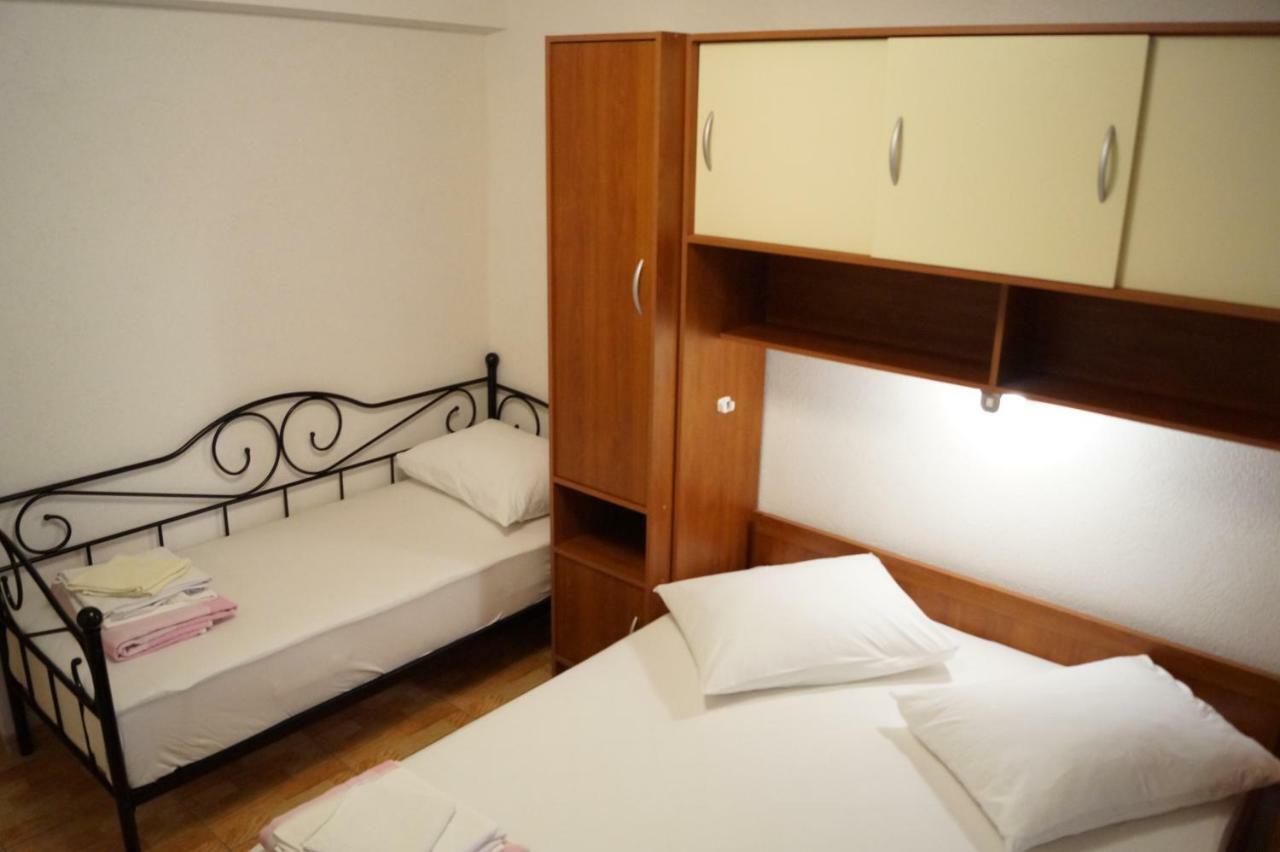 Apartments Mario With Private Parking Makarska Exterior foto