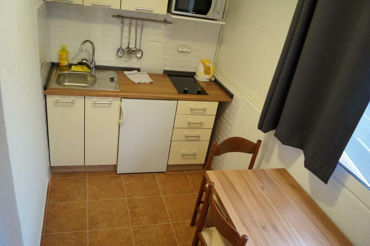 Apartments Mario With Private Parking Makarska Exterior foto