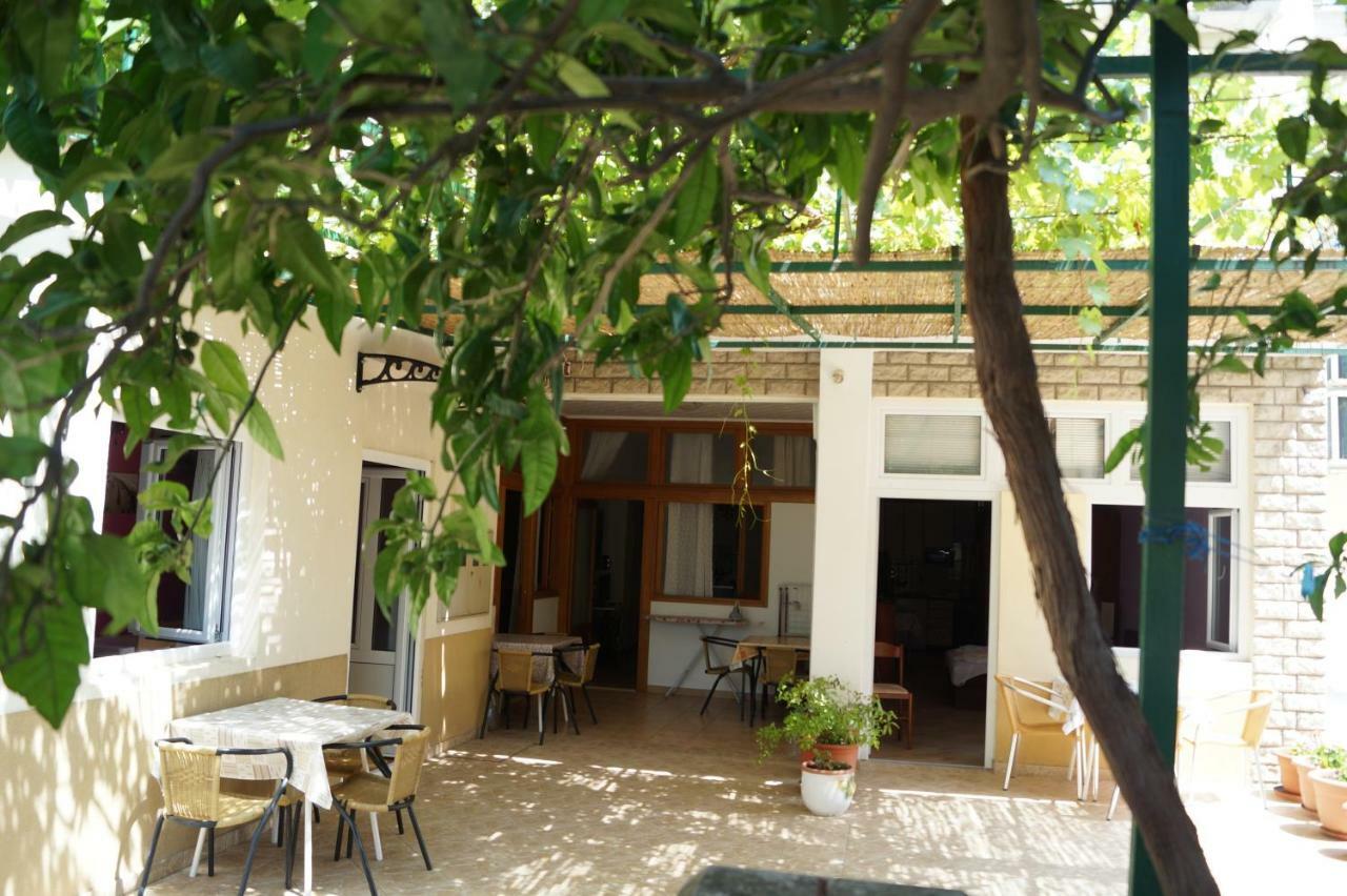 Apartments Mario With Private Parking Makarska Exterior foto