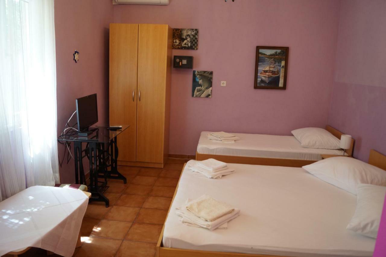 Apartments Mario With Private Parking Makarska Exterior foto