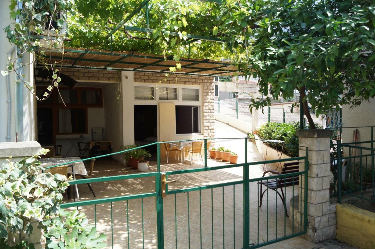 Apartments Mario With Private Parking Makarska Exterior foto