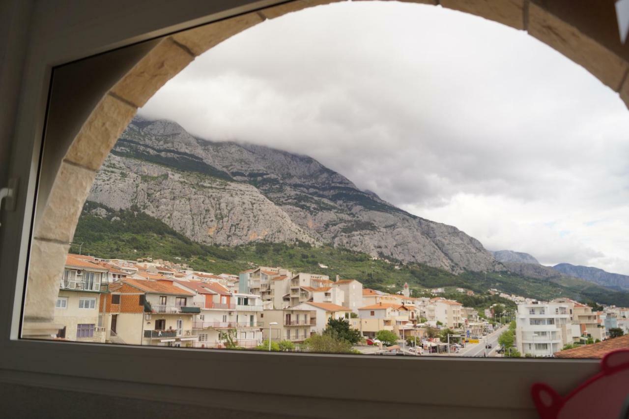 Apartments Mario With Private Parking Makarska Exterior foto