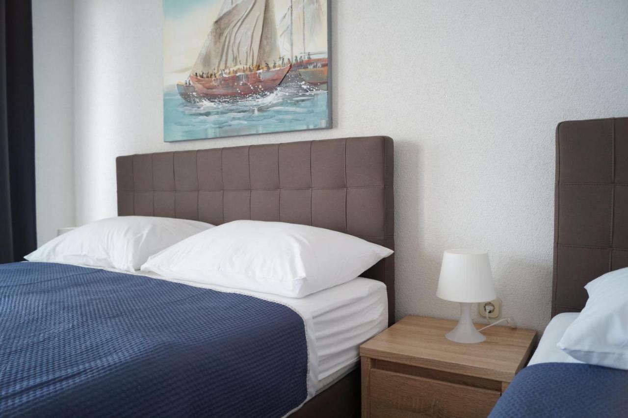 Apartments Mario With Private Parking Makarska Exterior foto