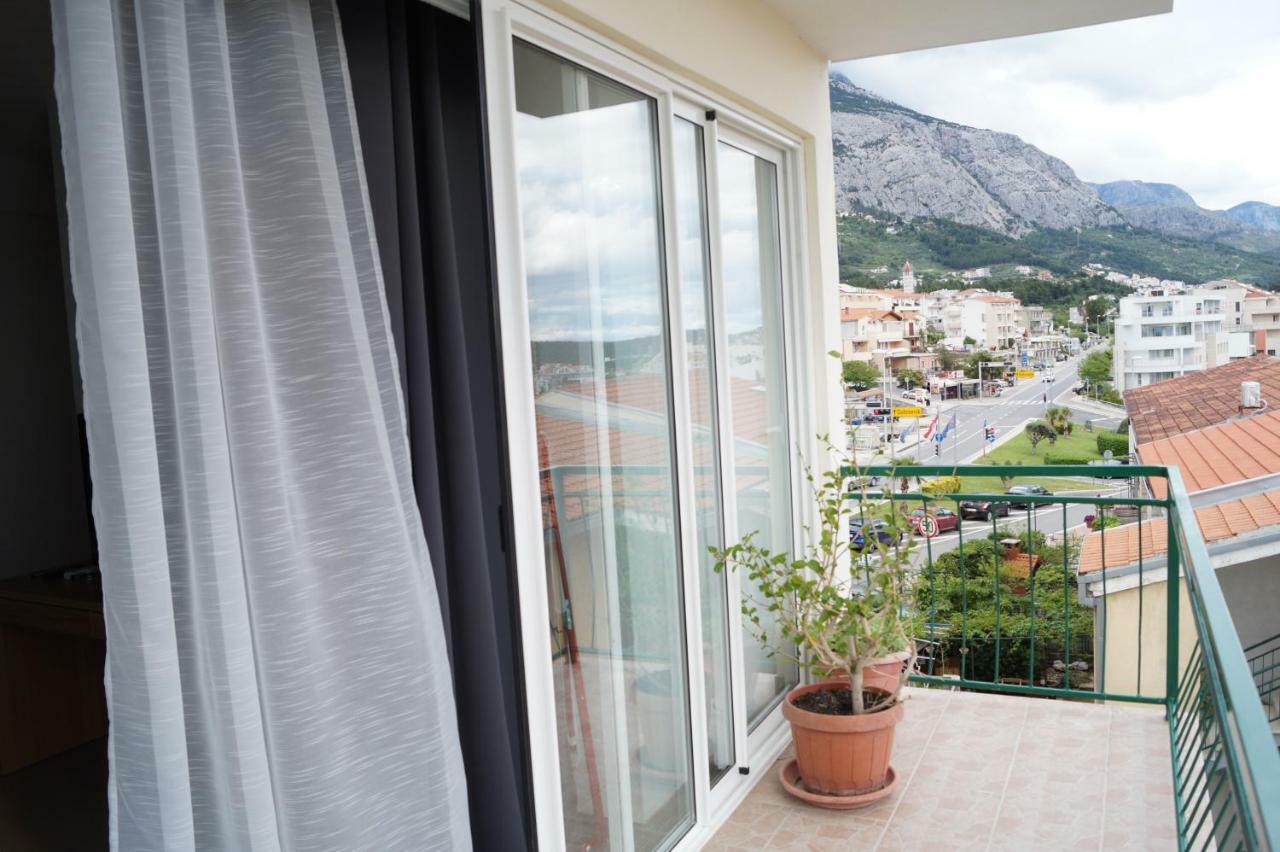 Apartments Mario With Private Parking Makarska Exterior foto