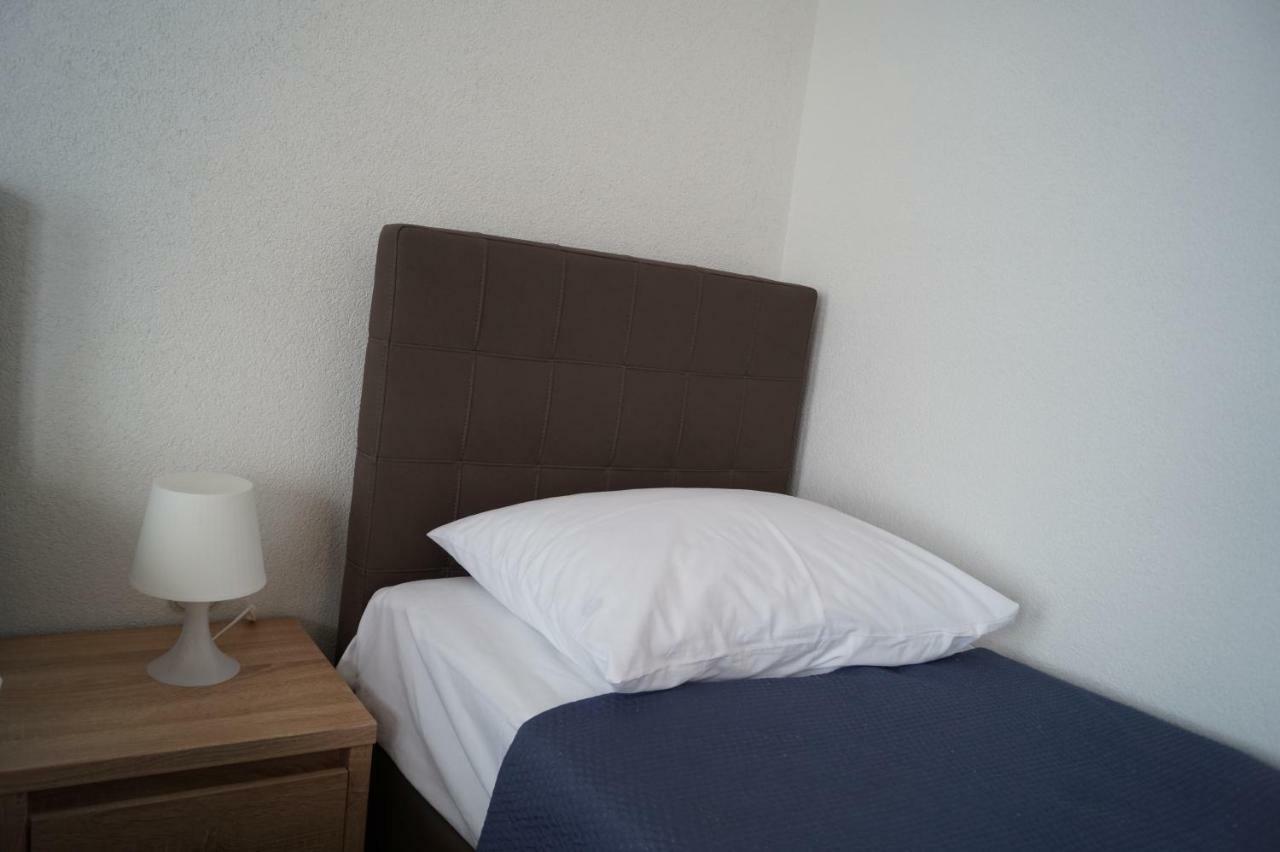 Apartments Mario With Private Parking Makarska Exterior foto