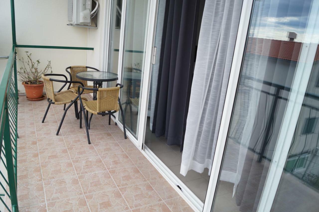 Apartments Mario With Private Parking Makarska Exterior foto
