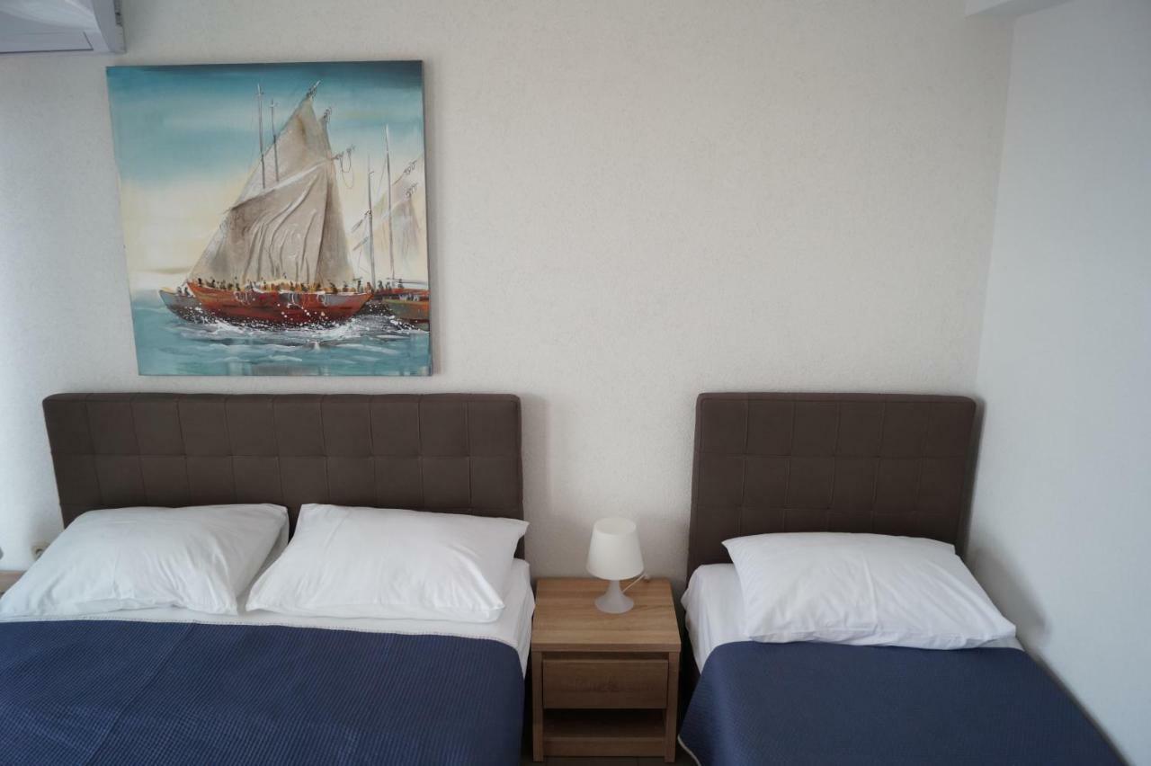 Apartments Mario With Private Parking Makarska Exterior foto
