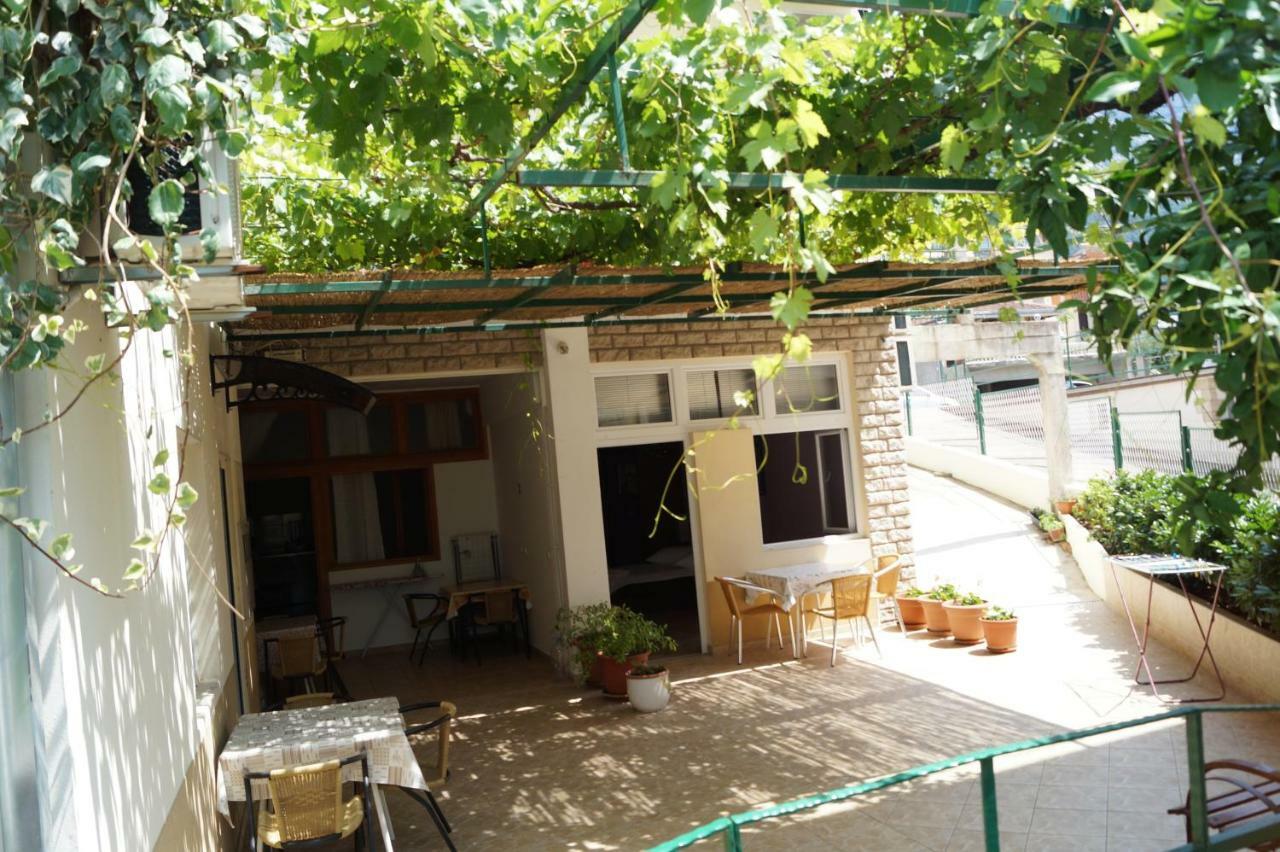 Apartments Mario With Private Parking Makarska Exterior foto