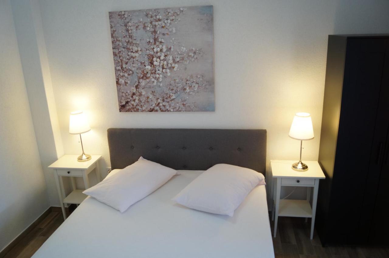 Apartments Mario With Private Parking Makarska Exterior foto