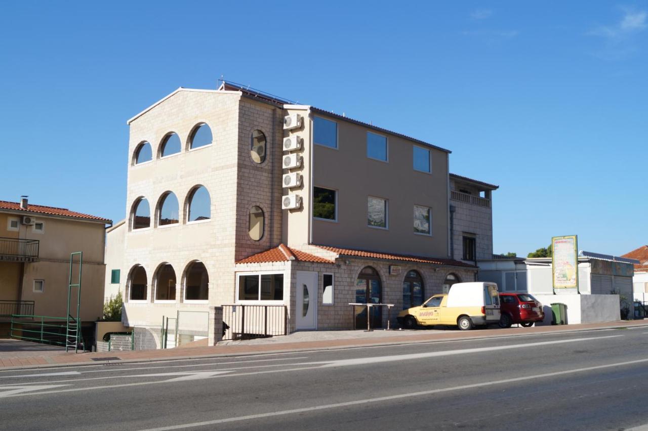 Apartments Mario With Private Parking Makarska Exterior foto
