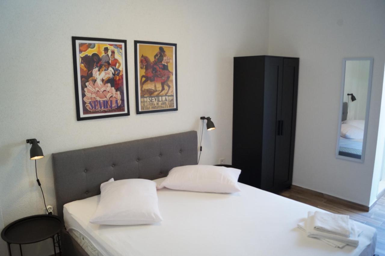 Apartments Mario With Private Parking Makarska Exterior foto